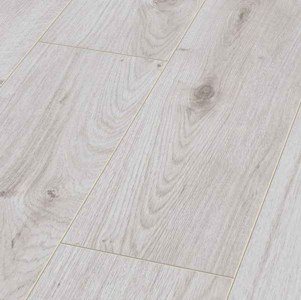 Polar Oak Laminate 8mm: Natural wood look, AC4 rated for durability, 4V bevel for authenticity, easy 5G click installation, 25-year warranty, underfloor heating compatible