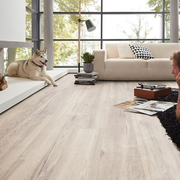 Robusto Pettersson Oak Beige Laminate, 12mm, AC5 rated, 5G click system, eco-friendly, 30-year residential warranty, water-based underfloor heating compatible