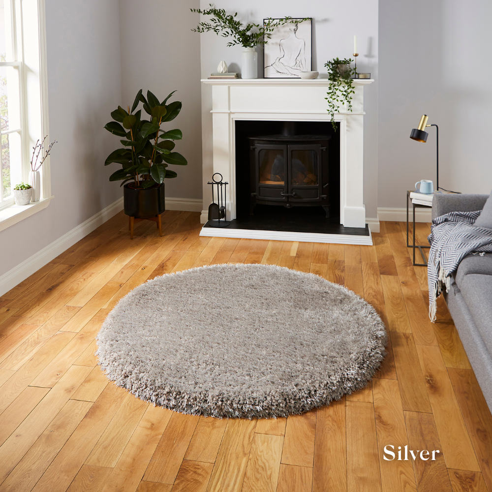 Sink into comfort with the Montana Plain Shaggy Rugs range featuring ultra thick 8cm pile, hand tufted polyester and stylish colours.