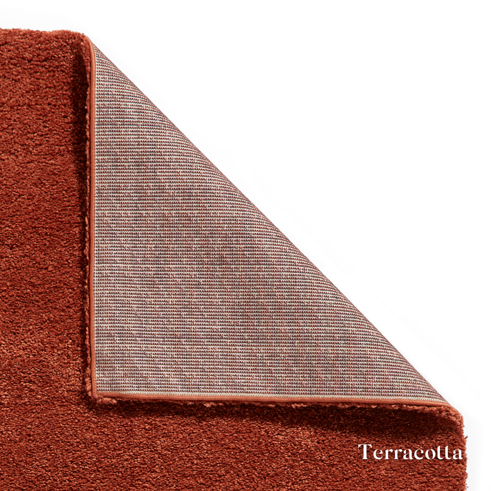 Introduce style with the Sierra Plain Shaggy Machine Made Rugs range with ultra soft pile, textured feel and durable machine made quality.