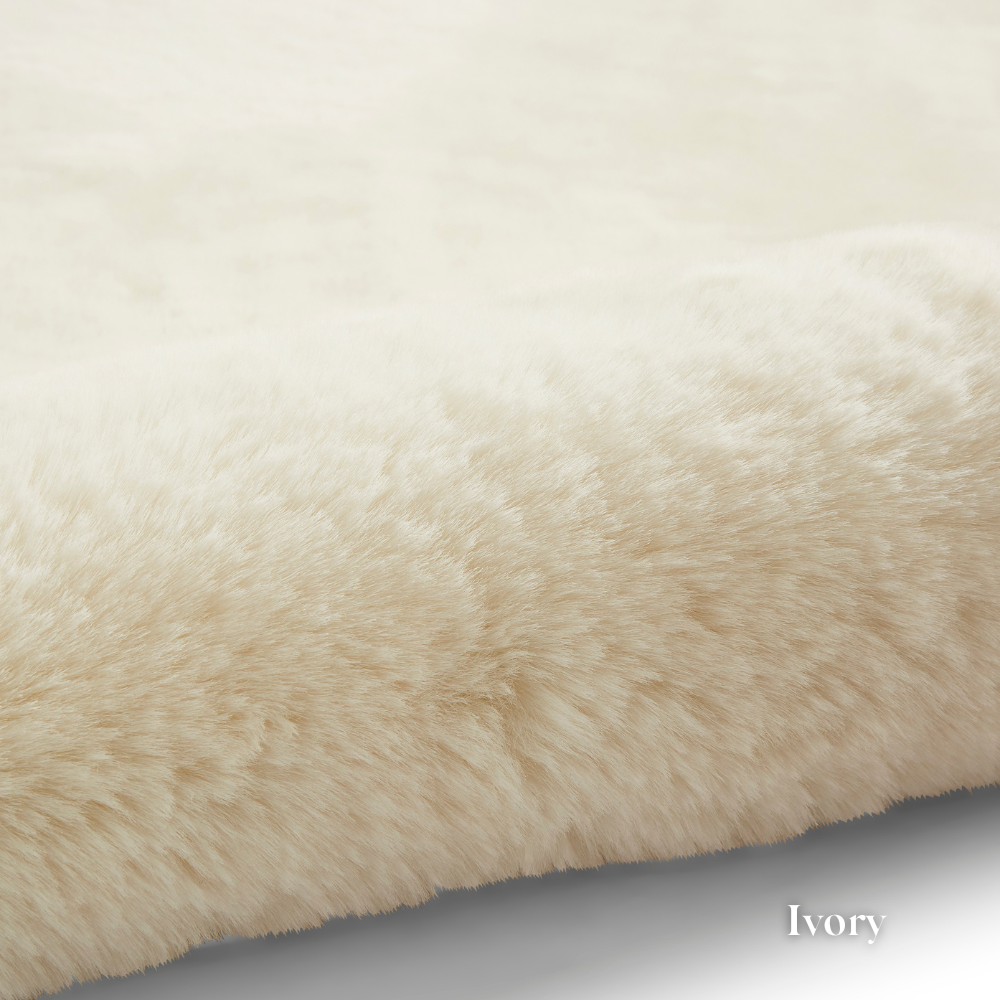 Elevate your space with the ultra-soft Super Teddy Plain Shaggy Table Tufted Rugs range featuring high quality polyester, durable and bold colour choices.