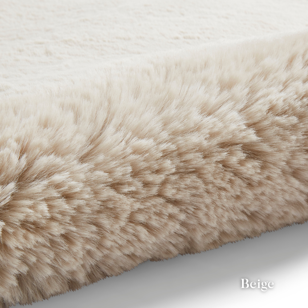 Elevate your space with the ultra-soft Super Teddy Plain Shaggy Table Tufted Rugs range featuring high quality polyester, durable and bold colour choices.