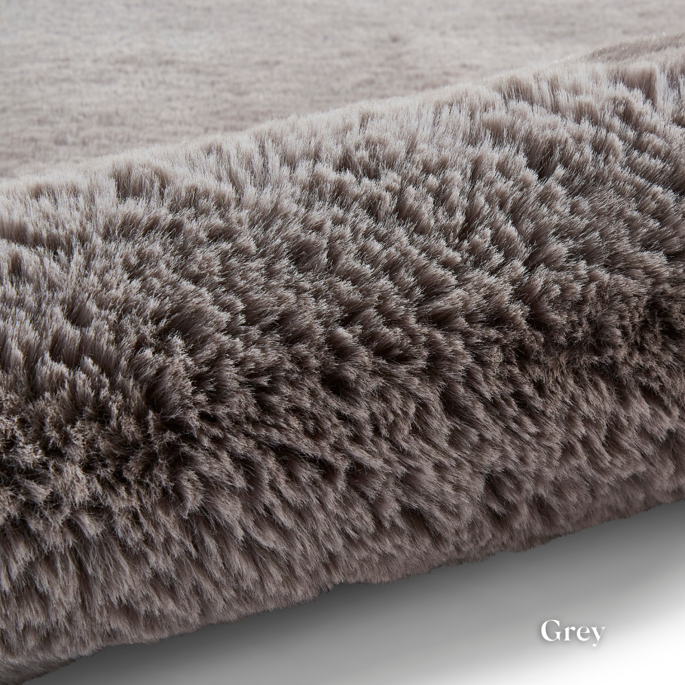 Elevate your space with the ultra-soft Super Teddy Plain Shaggy Table Tufted Rugs range featuring high quality polyester, durable and bold colour choices.