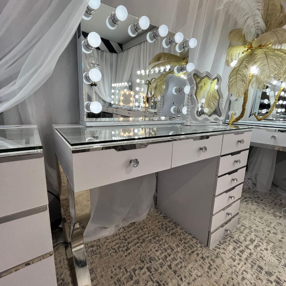 The Glamour Queen 8 Drawer Dress & 12 Bulb Hollywood Mirror Set features 8 spacious drawers, dimmable LED lighting, Bluetooth speaker & USB/Type-C ports