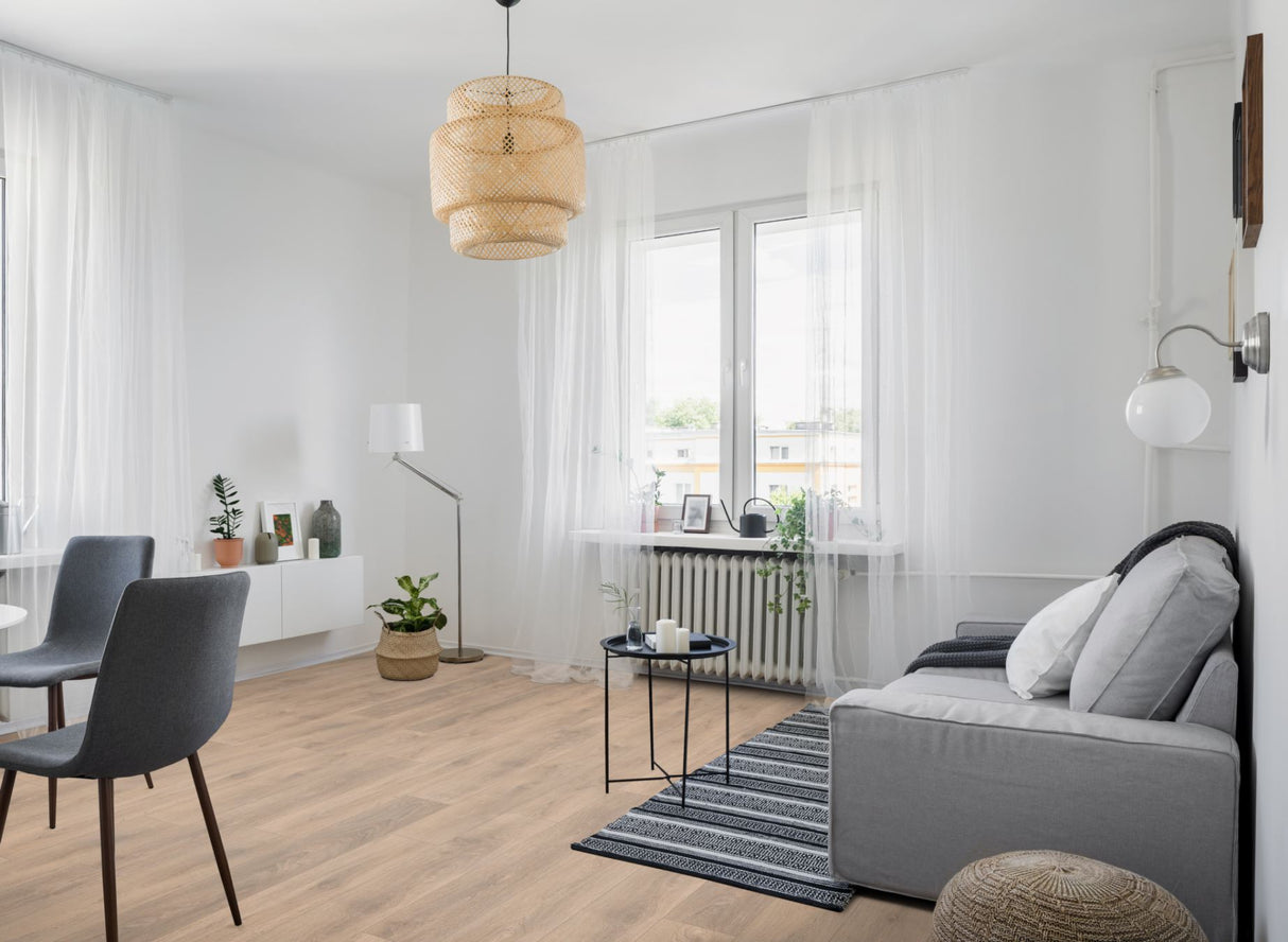 Blonde Oak Laminate Flooring - 8mm, realistic wood look, AC4 wear rating, 20-year guarantee, underfloor heating compatible, ideal for homes and commercial spaces.