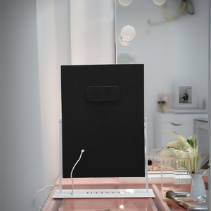 The 12 Bulbs Hollywood Mirror Bluetooth speaker - wireless charging, 3-colour dimmable lights and smart touch control