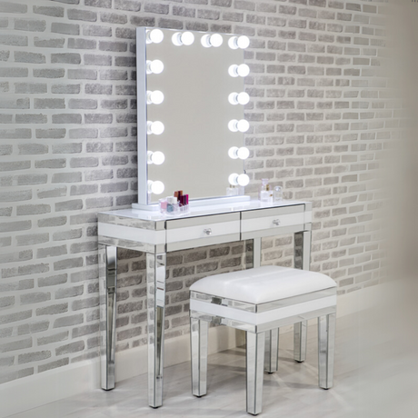 Shine bright with this 14 Bulb LED Hollywood Makeup Mirror Portrait - 800mm featuring portrait style, 14 LED lightbulbs and a large surface