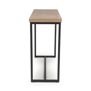 The Boston Console Table in Rustic Oak offers a SmarTops® surface, robust iron legs and a generous design, ideal for guests and daily activities.