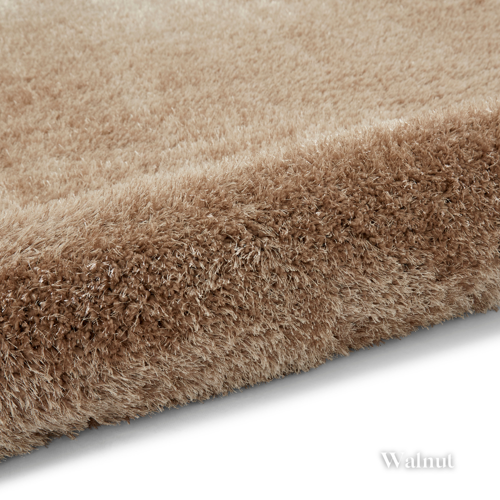 Introduce style with the Sierra Plain Shaggy Machine Made Rugs range with ultra soft pile, textured feel and durable machine made quality.