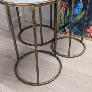 Add elegance with the Mirror Top Nest of Tables with an antique gold finish, mirrored tops and stackable design make this set of 3 stylish and practical