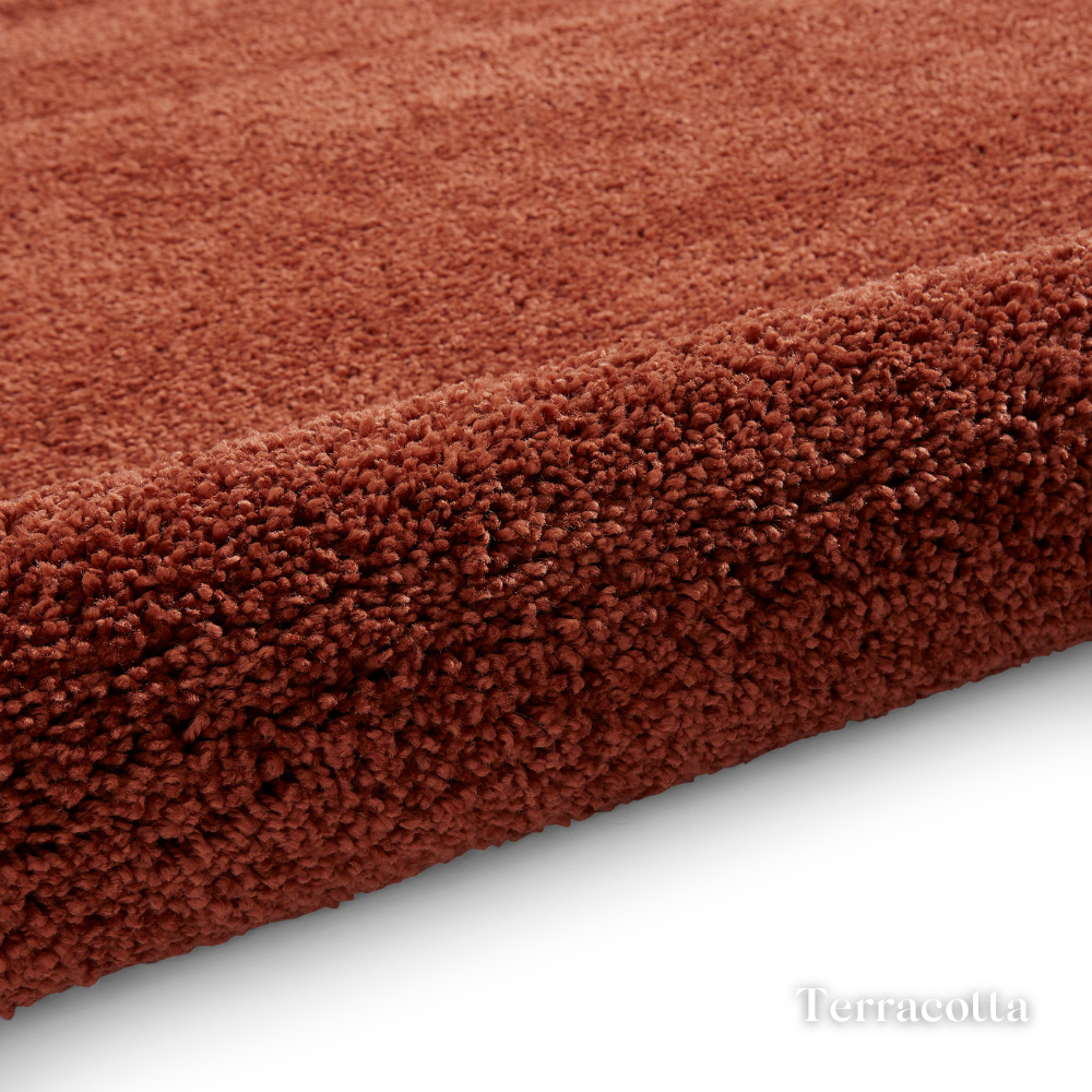 Introduce style with the Sierra Plain Shaggy Machine Made Rugs range with ultra soft pile, textured feel and durable machine made quality.