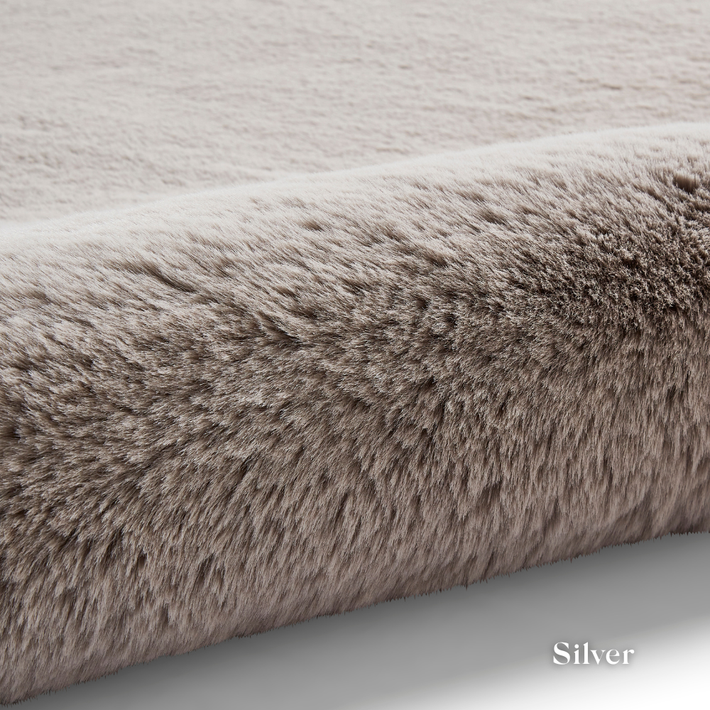 Elevate your space with the ultra-soft Super Teddy Plain Shaggy Table Tufted Rugs range featuring high quality polyester, durable and bold colour choices.