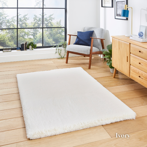 Elevate your space with the ultra-soft Super Teddy Plain Shaggy Table Tufted Rugs range featuring high quality polyester, durable and bold colour choices.