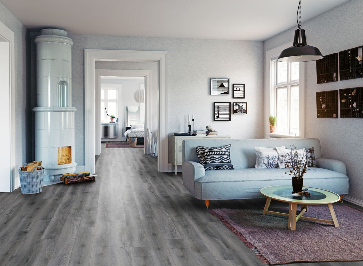 Tomahawk Oak Laminate Flooring - 8mm, realistic wood look, anti-slip R10, AC4 wear rating, 20-year guarantee, perfect for home or commercial use, easy installation.