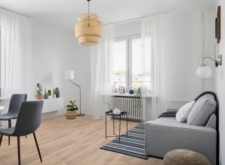 Blonde Oak Laminate Flooring - 8mm, realistic wood look, AC4 wear rating, 20-year guarantee, underfloor heating compatible, ideal for homes and commercial spaces.